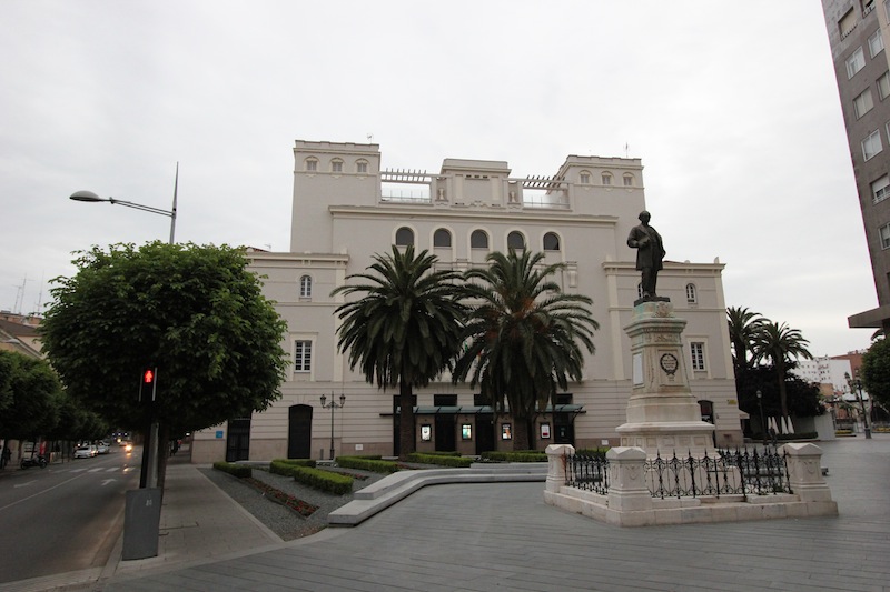 Памятник Хосе Морено Ньете на площади Минайо