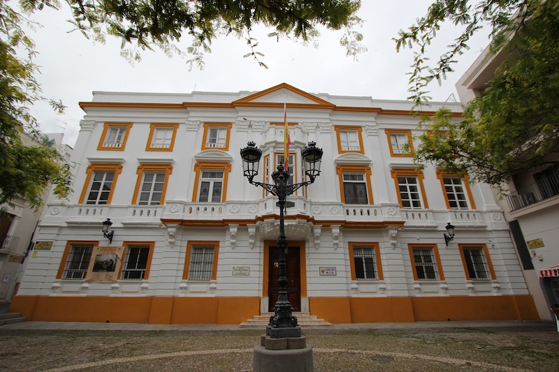 На площади Лопеса де Айала