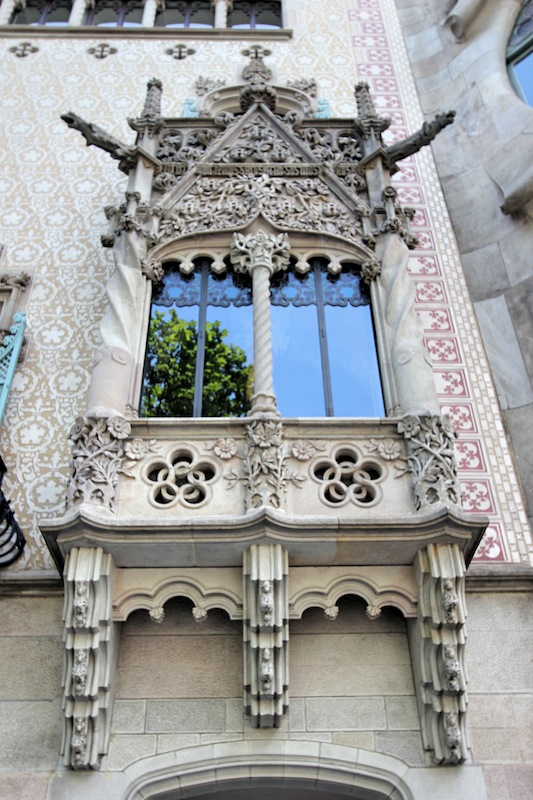 Дом Бальо. Окно главного фасада