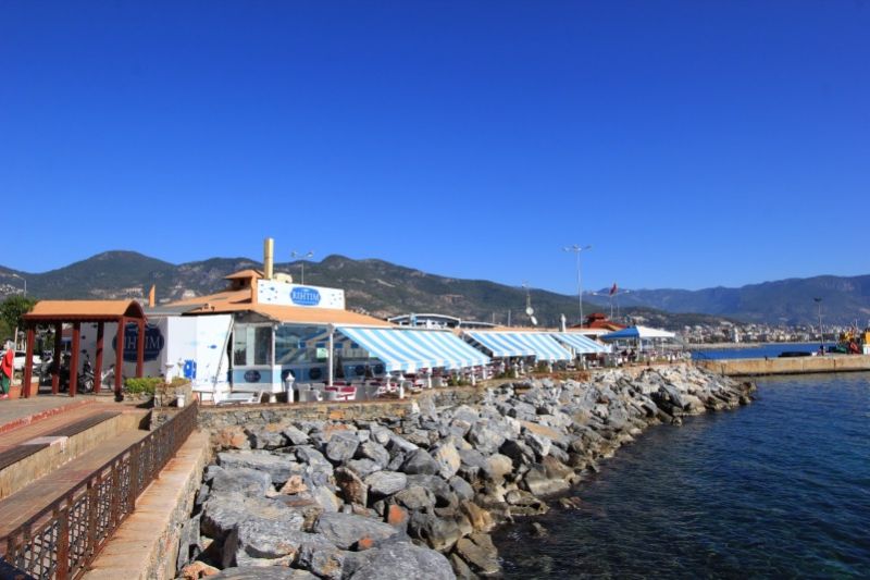 Ресторан в порту Аланьи