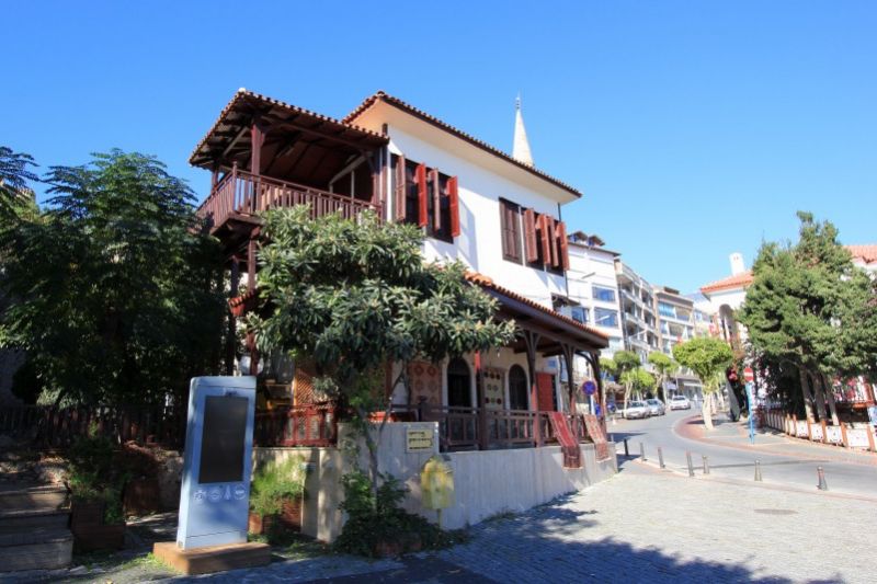 Бутиковое кафе напротив порта