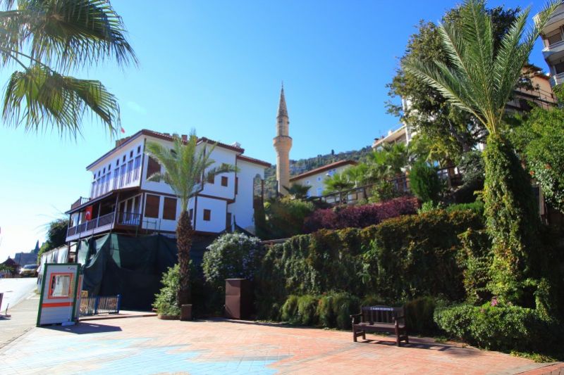 Бутиковое кафе напротив порта