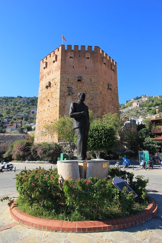 Памятник Мустафе Кемалю Ататюрку