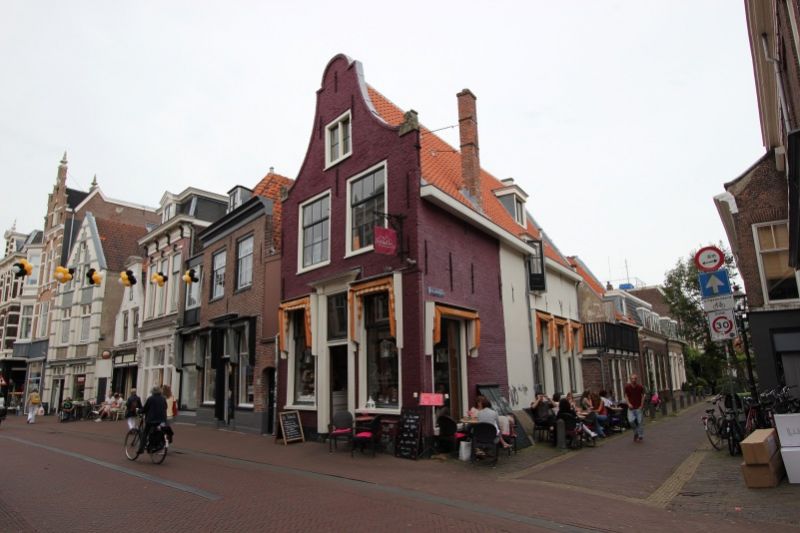 На улице Ньиве Крёйсстрат