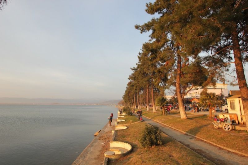 На берегу озера Изник