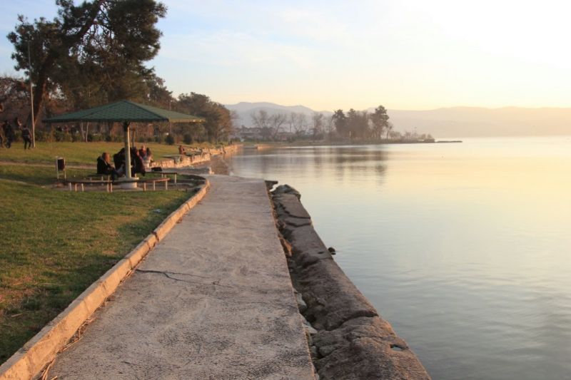 На берегу озера Изник