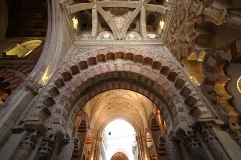 Арка внутри Большой мечети