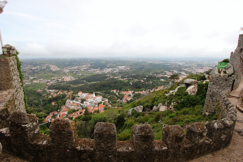 Вид на Синтру с крепостной стены