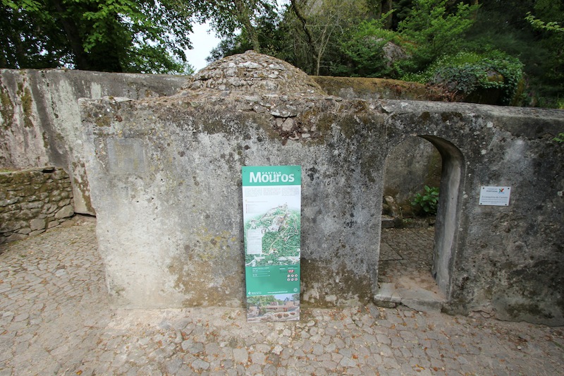 Вход в призамковый парк