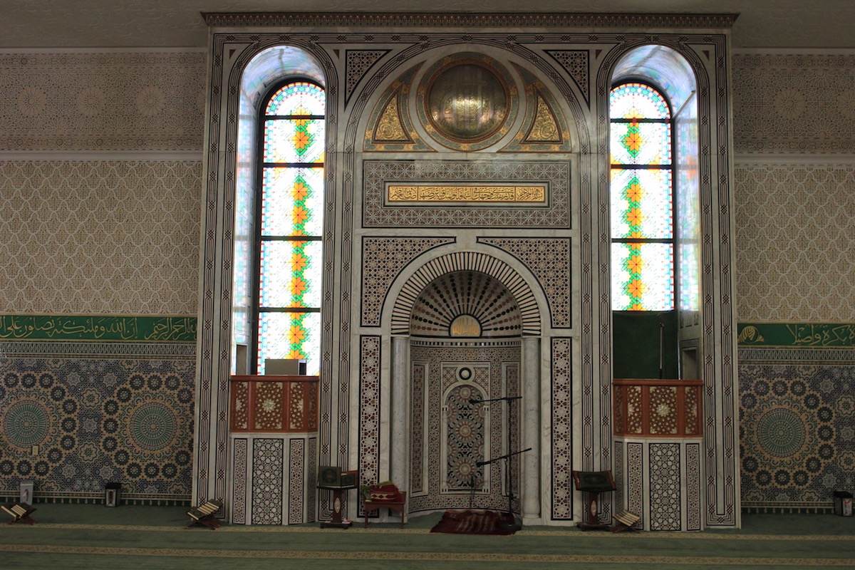 Интерьер мечети Ар-Рахма