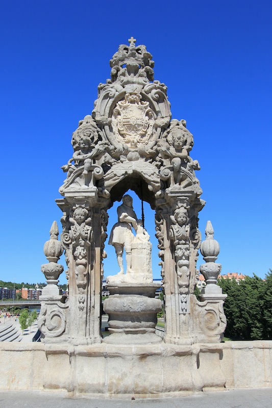 Статуя св. Исидора на Толедском мосту