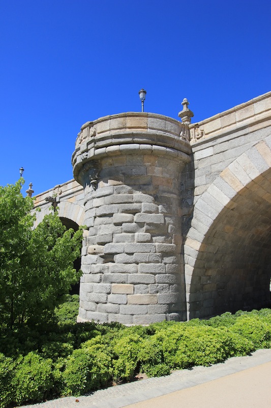 Полукруглые башни Толедского моста