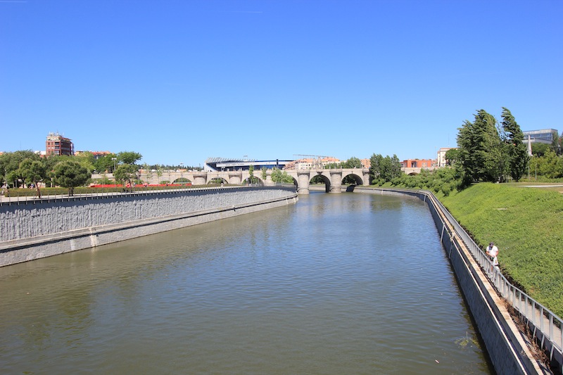 Река Мансанарес в Мадриде