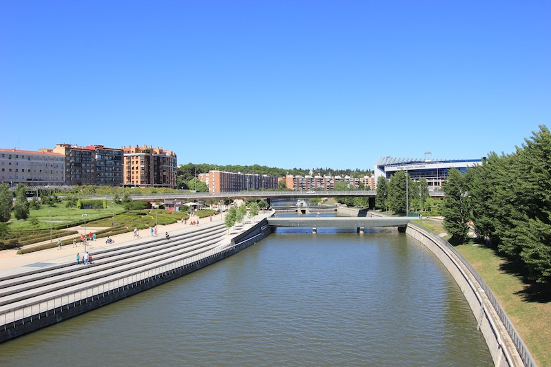 Река Мансанарес в Мадриде