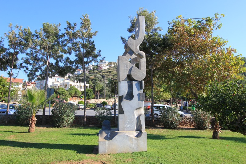 Скульптура в парке Ататюрка