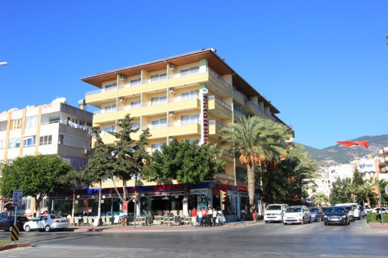 На бульваре Ататюрка в Аланье