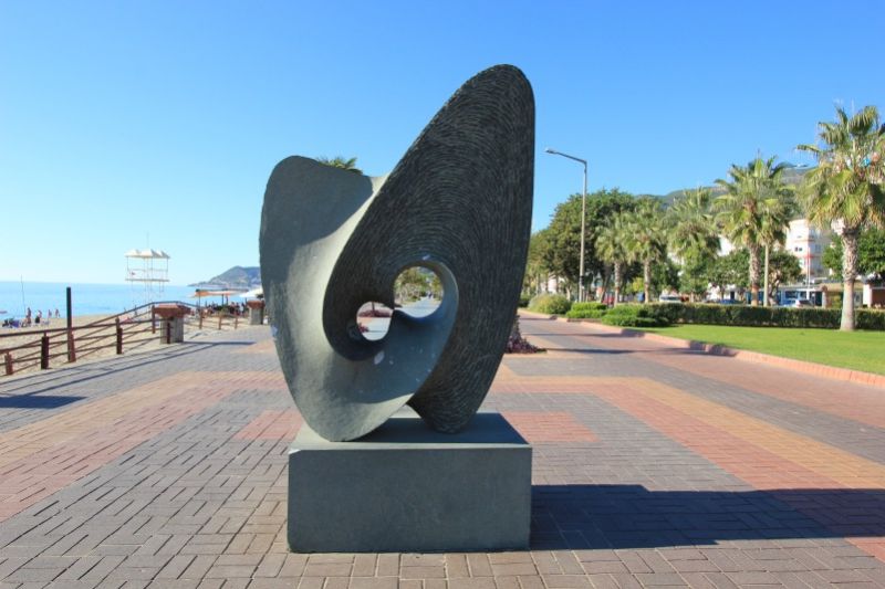 Вдоль пляжа Клеопатры