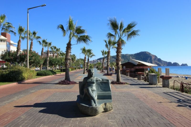 Вдоль пляжа Клеопатры