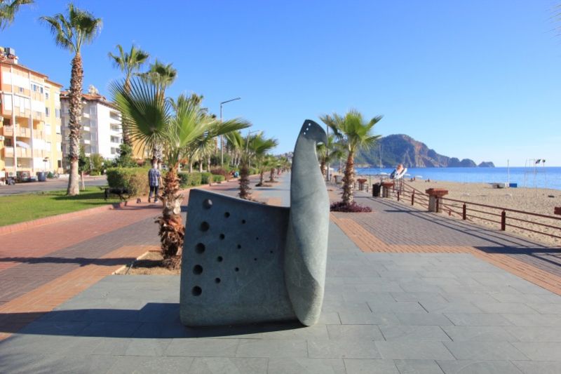 Вдоль пляжа Клеопатры