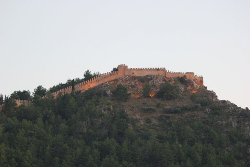 Крепость Аланьи в последних лучах солнца