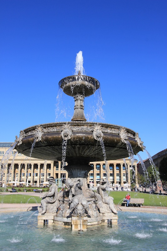 Фонтан с херувимами на Дворцовой площади 