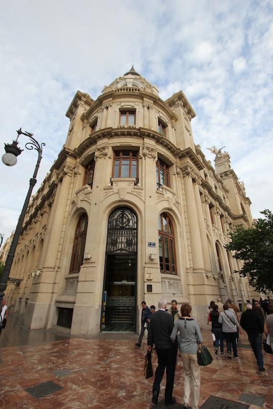 Главное почтовое отделение (угловой фасад)