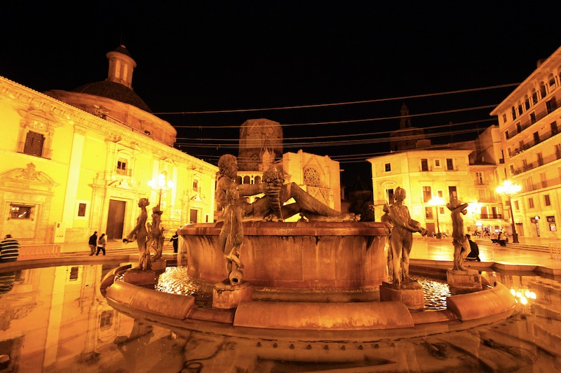 Фонтан Рио-Турия на площади Святой Девы