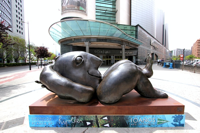 Скульптура Лежащий работы Хуана Гарсия Рипойеса