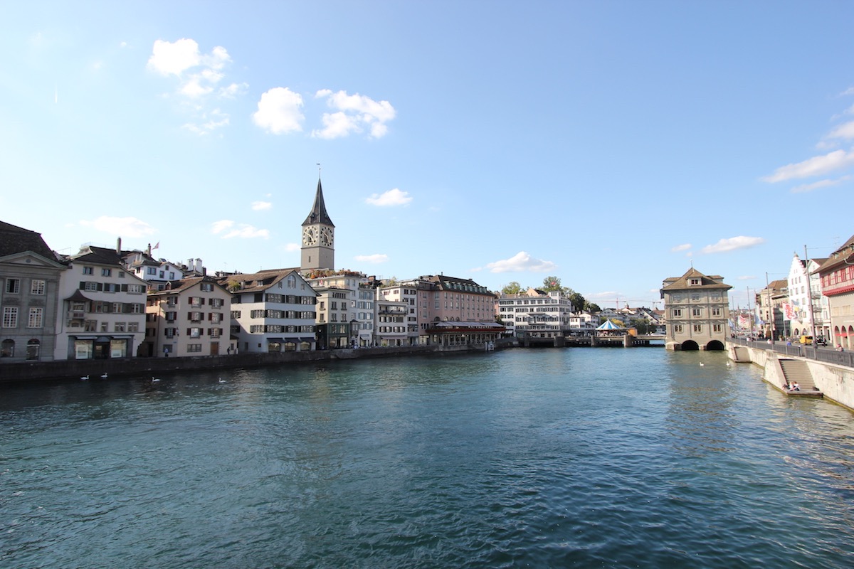 Вид на реку Лиммат с Мюнстербрюкке