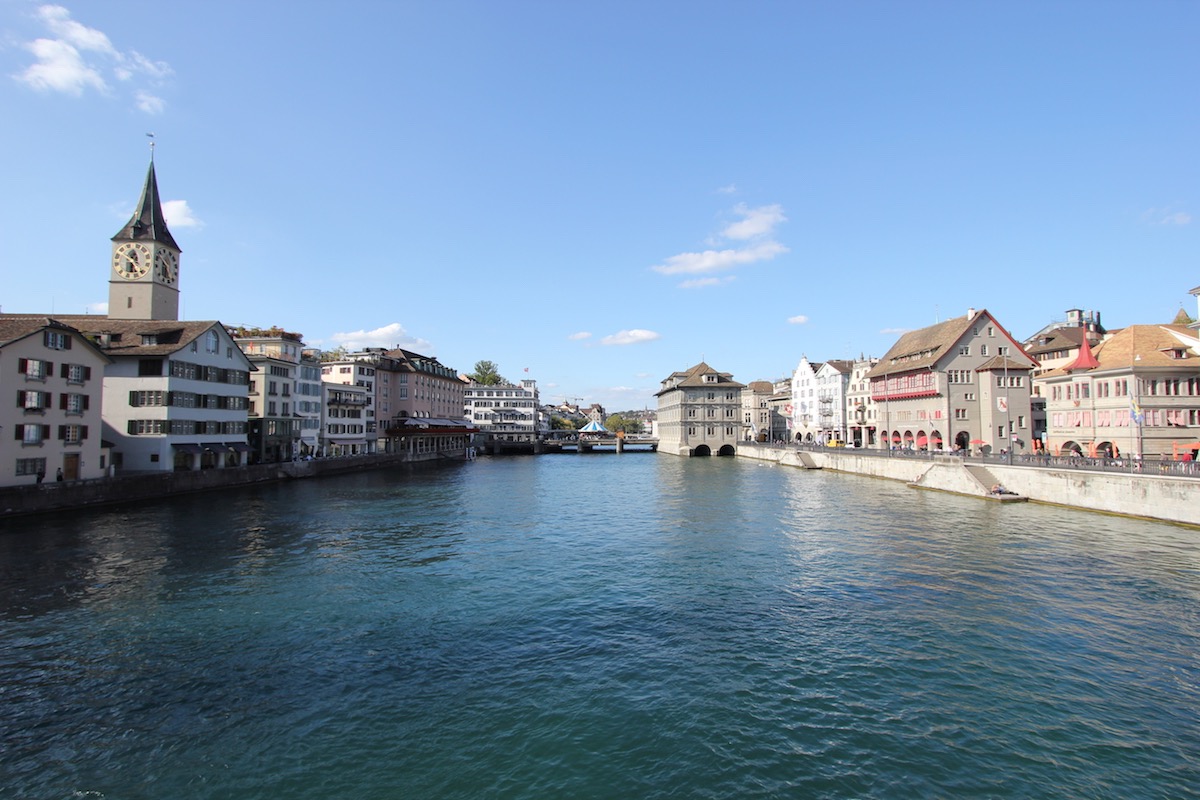 Вид на реку Лиммат с Мюнстербрюкке