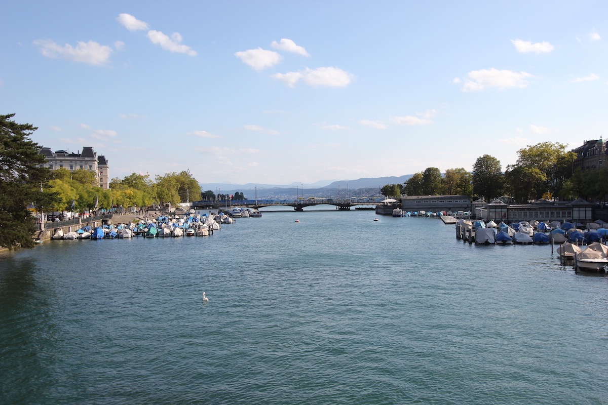 Вид на реку Лиммат с Мюнстербрюкке