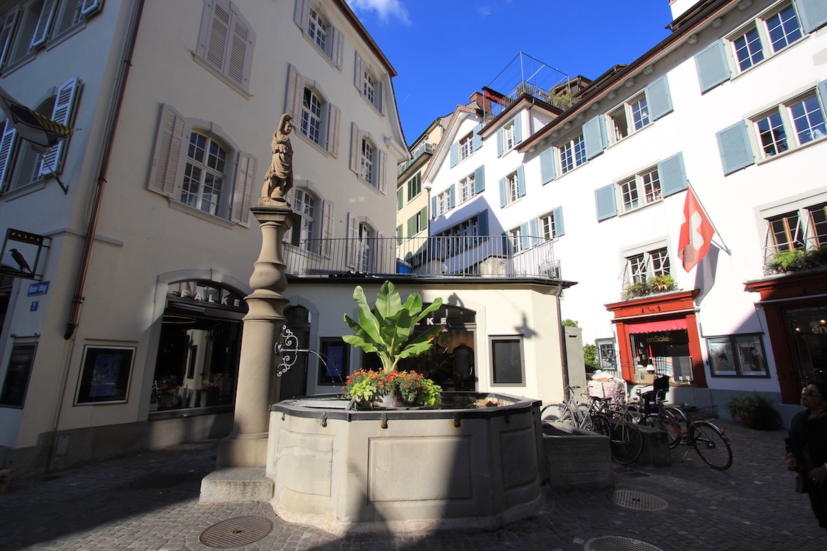 Фонтан на пересечении Реннвег и Штрельгассе