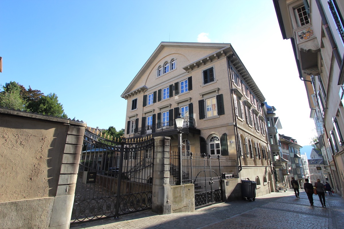 Вдоль по улице Кирхгассе