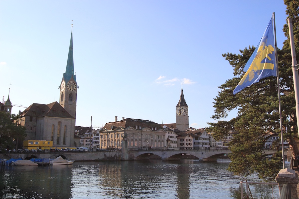 Башенные часы церквей Фраумюнстер и Святого Петра