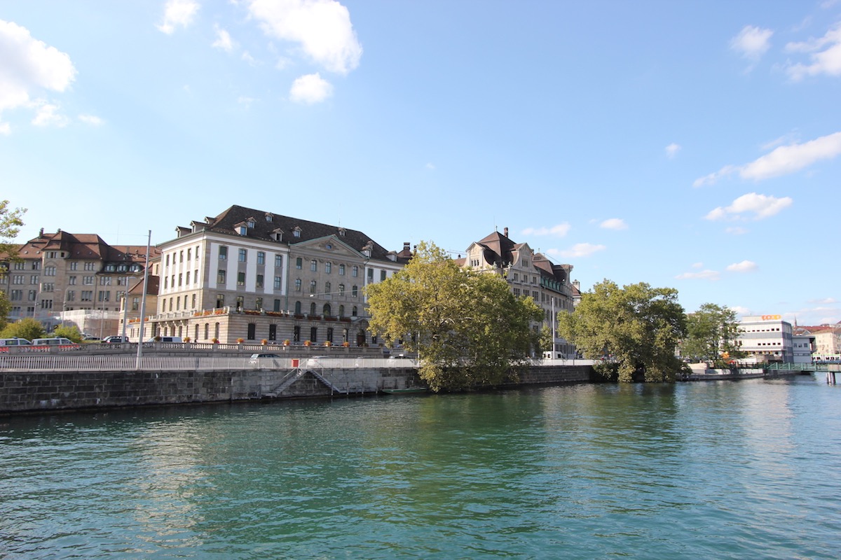 Вид на Банхофквай с моста Рудольф-Брун-брюкке