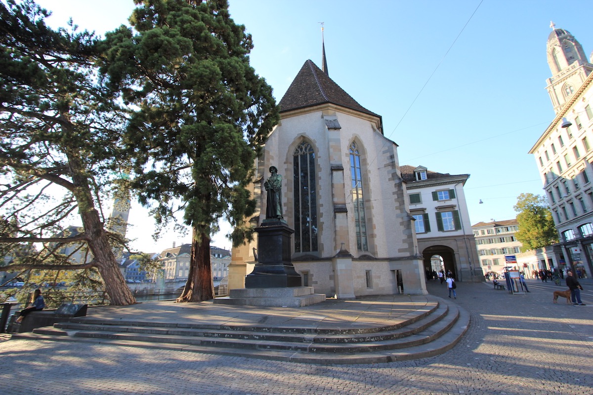 Памятник Ульриху Цвингли перед Вассеркирхе
