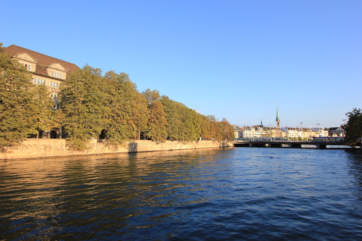 Вид на набережную Ноймюлеквай