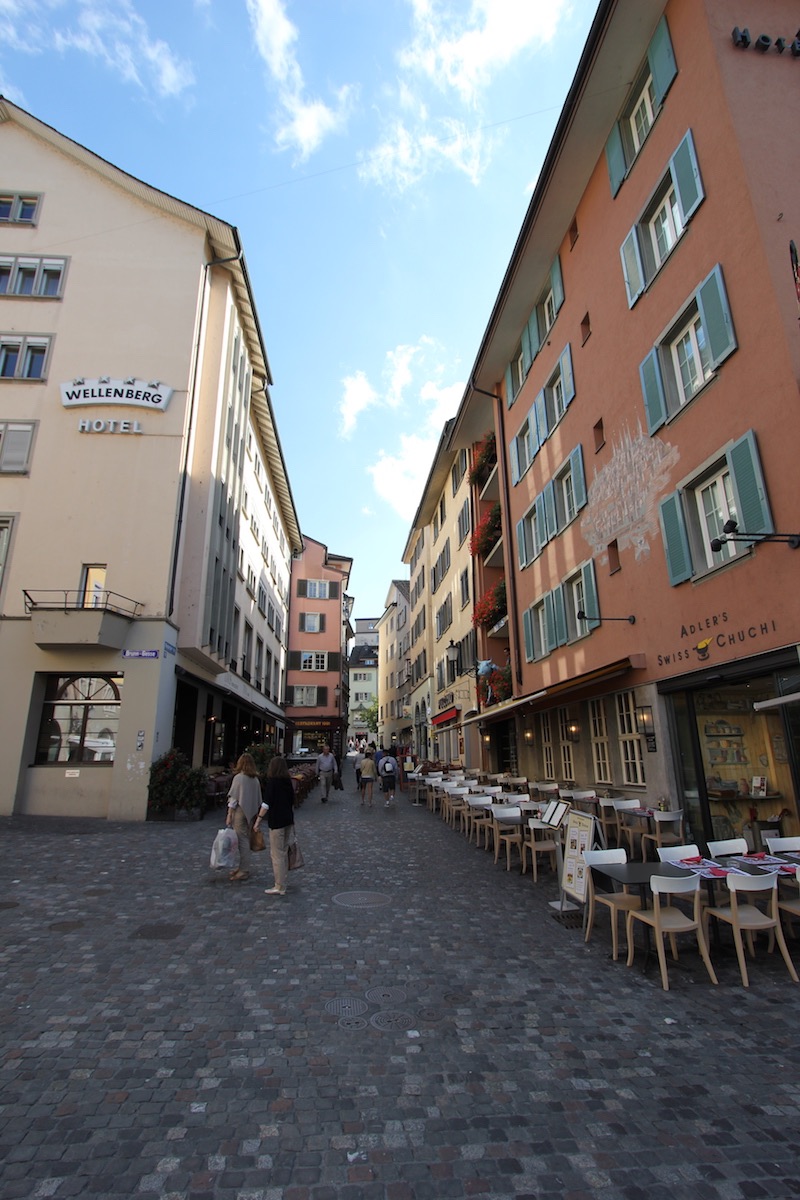 Вдоль по улице Нидердорфштрассе